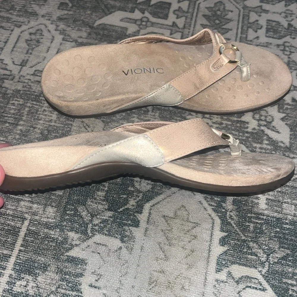 Vionic women’s Elena pink gold sandals size 10